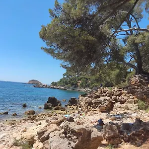 Appartement Agréable Studio 2/4 Pers Au Calme Avec Rez-de-jardin, Bandol